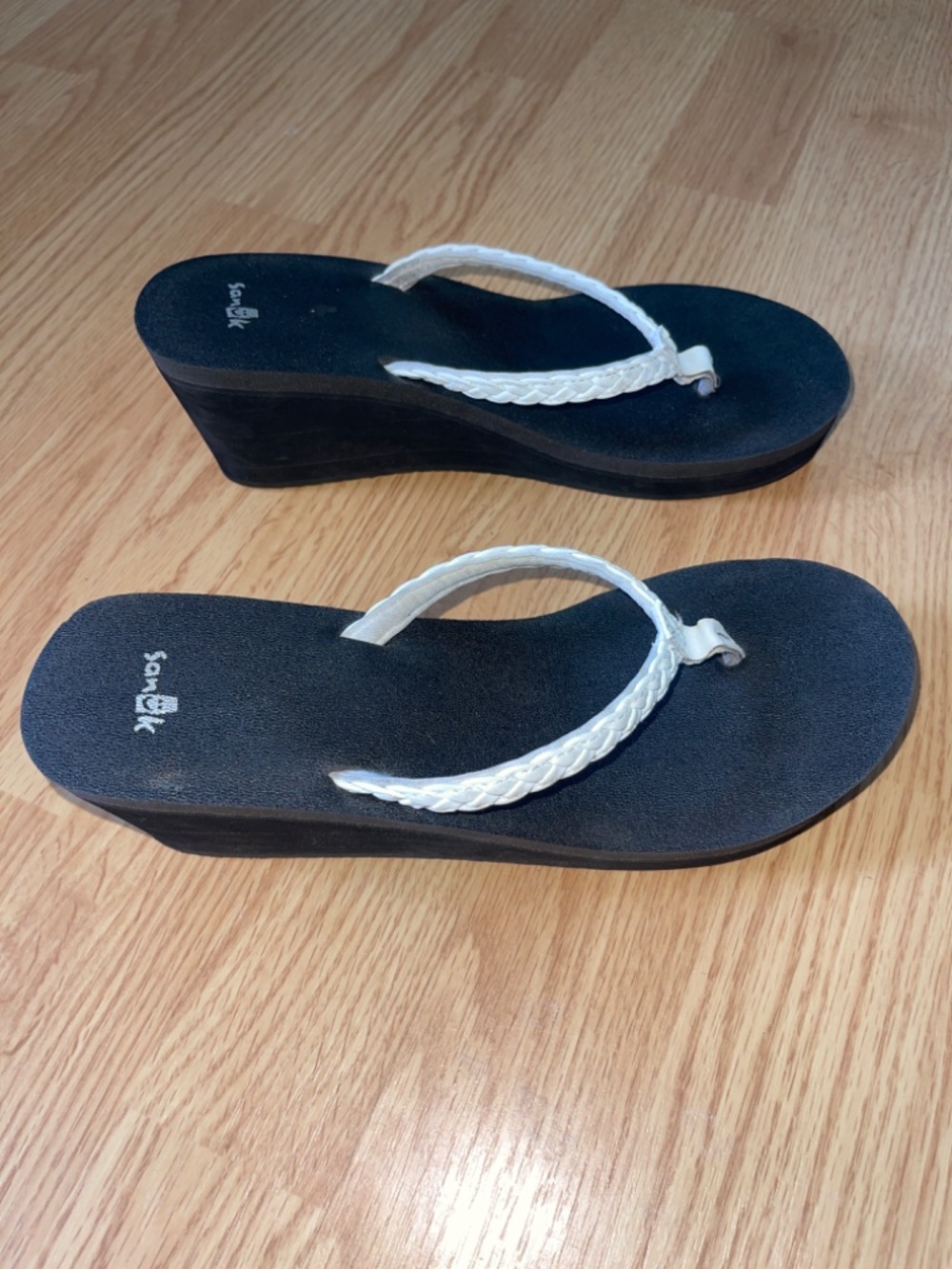Sanuk Black Wedge w/ With Leather Braid Strap Slip On Thong Toe Sandals Size 8 - Picture 3 of 9